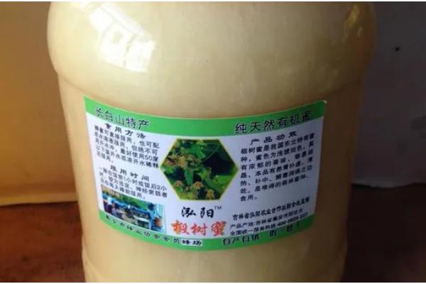 椴树蜜和百花蜜的区别，定义和蜜源均不同