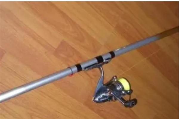 手海两用竿的定义，分为矶竿和前打竿两种