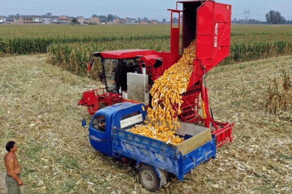 玉米收割机怎么使用,机器运转时不能排除故障
