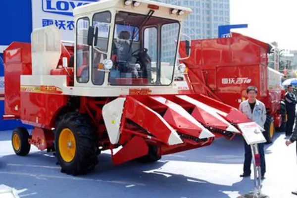 玉米收割机怎么使用,机器运转时不能排除故障