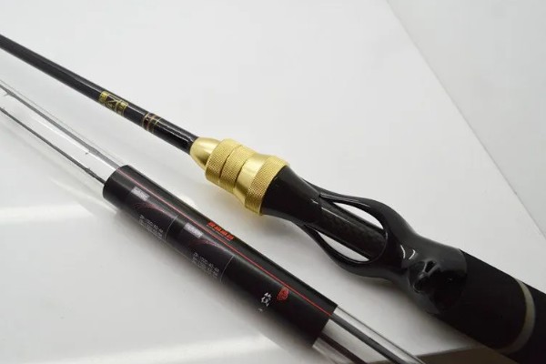 鱼竿的选择技巧，初学者可选择光威、汉鼎、细硬峰等