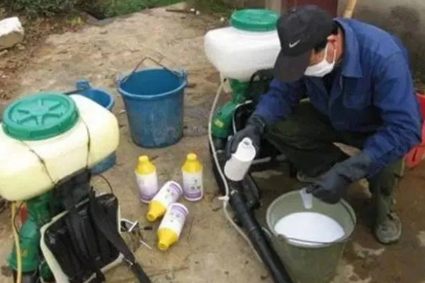 配制使用农药要注意什么，不能用污水、井水配药