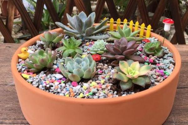 什么是彩陶，是绘有黑色、红色的装饰花纹陶器