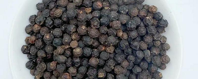 黑胡椒和白胡椒是一样的吗，原料和气味均不同