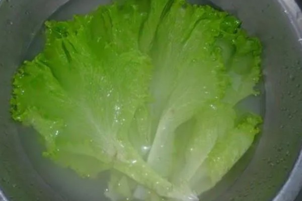 如何洗去蔬菜农残,可以用自来水去农残