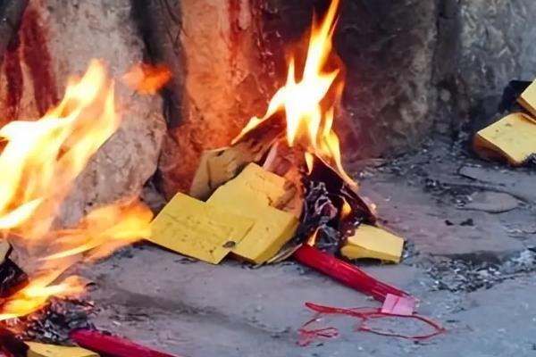 中元节是什么节,属于我国民间的鬼节