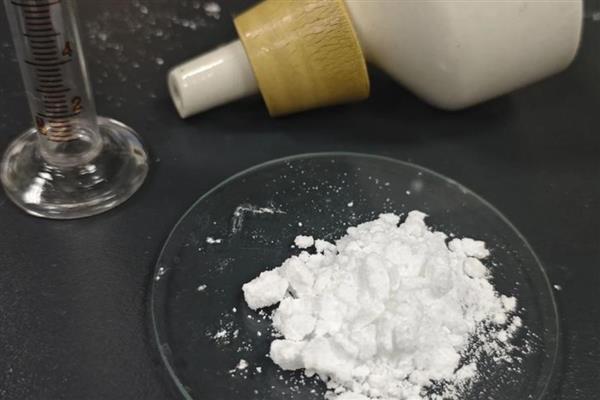 用阿司匹林养兰花的方式,最好采用灌根的方法浇入