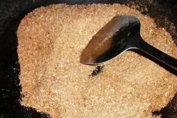 钓草鱼适合用什么饵料，草香味、甜香味、薯香味、酒香味饵料都很合适