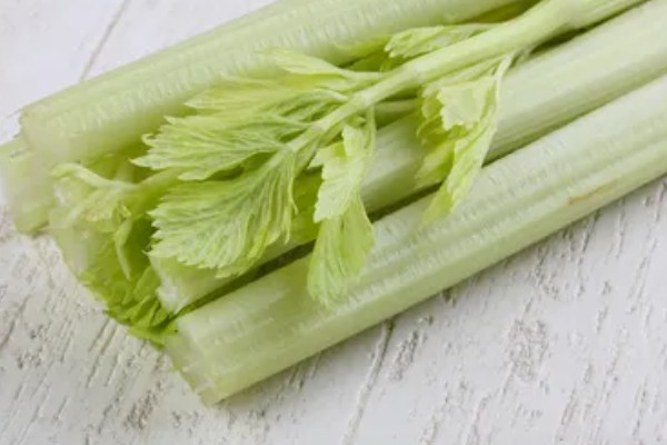 芹菜为何会空心，磷肥不足后期容易空心